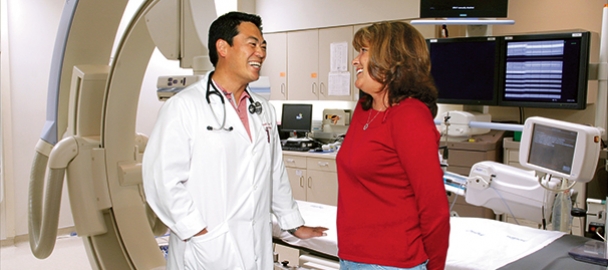 Image of Kim Hogerson and her doctor, cardiologist Ronald Gim, M.D.